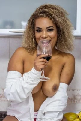 Marcela Muniz, Escort, Blumenau