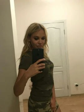 BRITNEY — 2 / 7