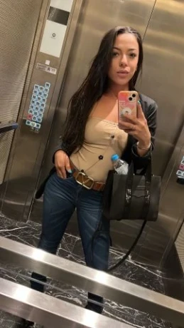 Luna Ferrero — 8 / 9