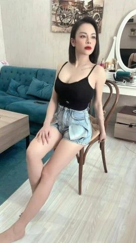 Nhung Rose — 4 / 9