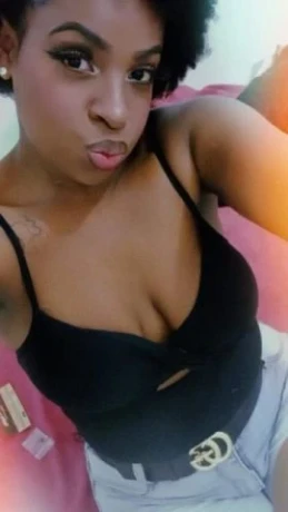 Janaina Mourão — 4 / 5