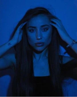 Milena — 3 / 4