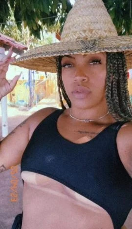 Monique Alves — 4 / 5