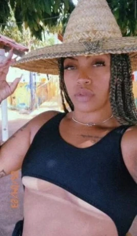 Monique Alves — 4 / 5