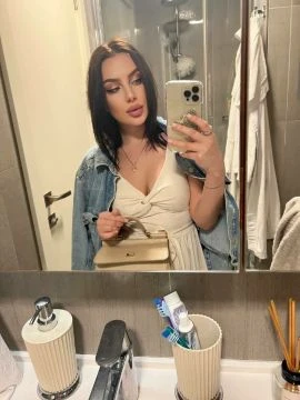 KAROLINA — 4 / 9