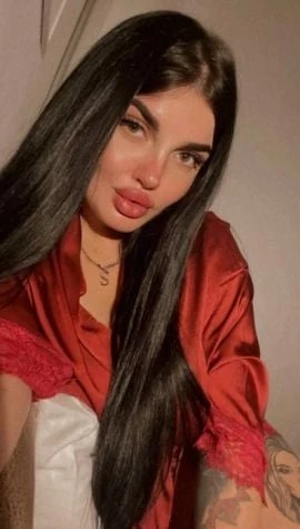 Karina — 2 / 4