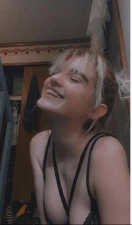 Fiona — 5 / 6