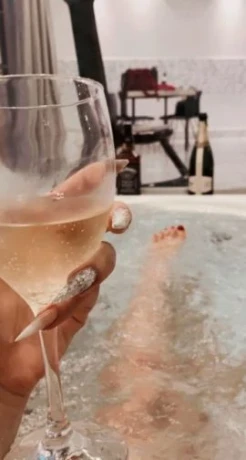 Jenny Delgado — 1 / 5