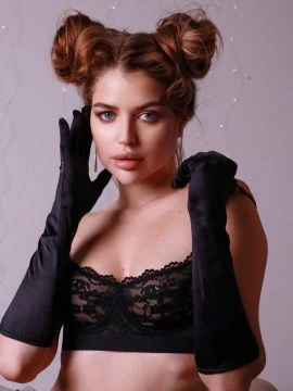 Adelina — 4 / 5