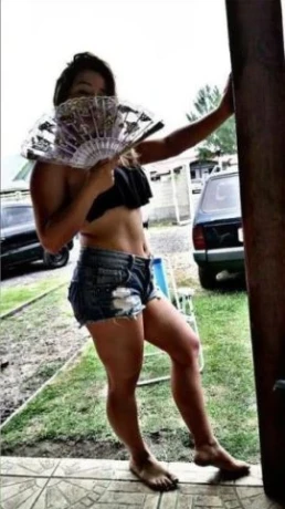 Ariela Salgado — 5 / 7