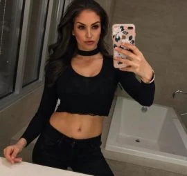 Laura — 5 / 9