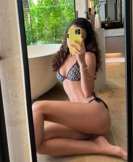 Mia — 4 / 6