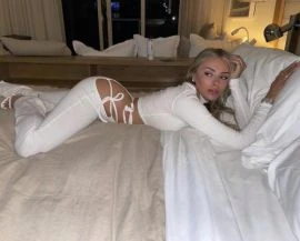 Corinna — 4 / 8