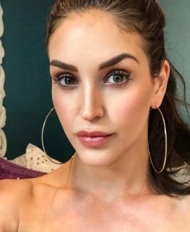 Laura — 3 / 9