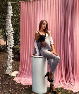 Bella — 2 / 5