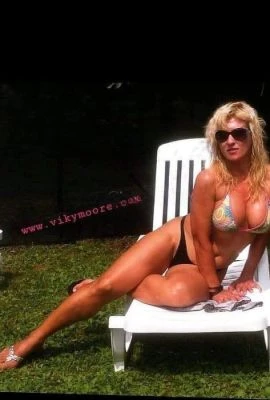 Viky Moore, Escort, Turin