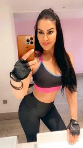 Ellen — 4 / 9