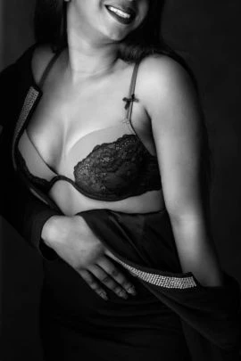 Nefertiti Jones, Escort, Milan