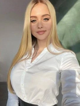 Vikki — 6 / 9