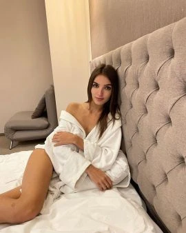 Bella, Escort, Prague
