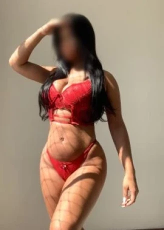 Yara Mendes — 4 / 5