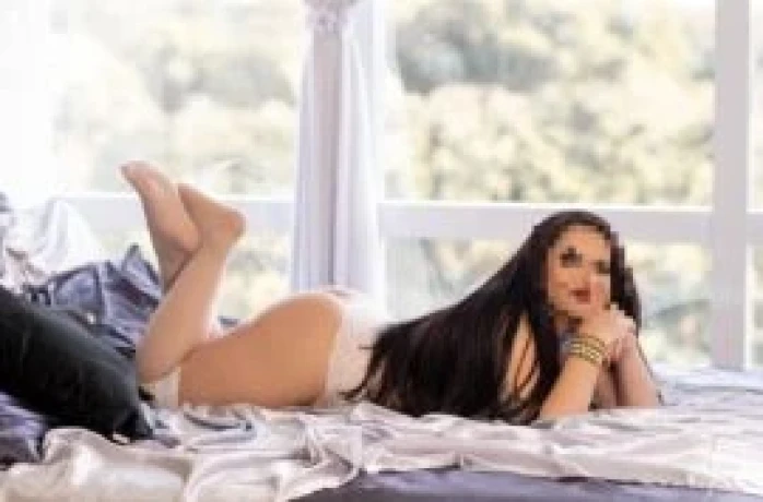 Laura Villar — 8 / 9