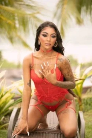 Liz Cavalcanti — 3 / 4