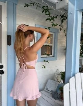 Laura12 — 2 / 5