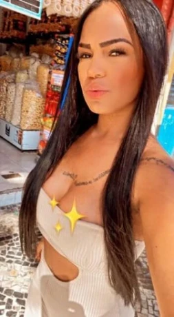 Ester Alencar — 3 / 4