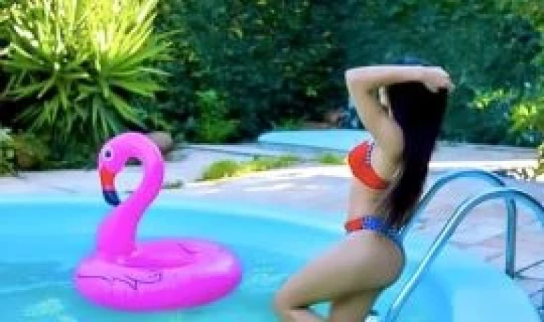 Naomi Carolina — 8 / 9