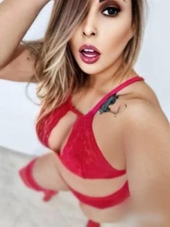 Mia Ferraz — 2 / 5