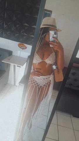 Giovana Esteves — 3 / 5