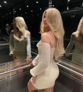 Angelina — 7 / 9