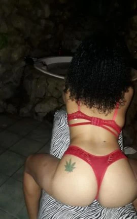 Isabela Pereira — 8 / 9