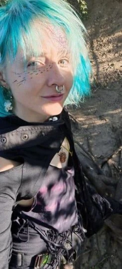 Alien Priestess — 7 / 9
