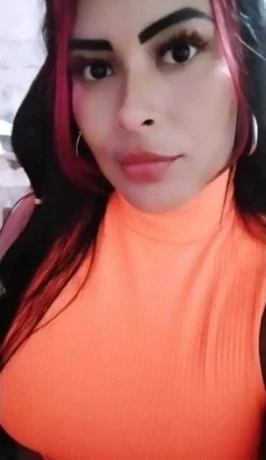 Julia Padilha — 4 / 5