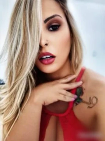 Mia Ferraz — 3 / 5