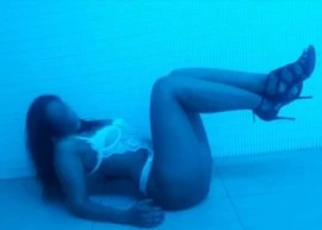 Yara Miranda — 6 / 9