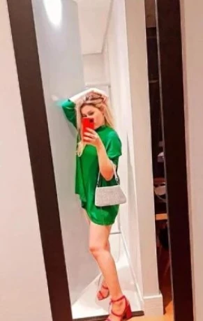 Gabriela Souza — 2 / 5