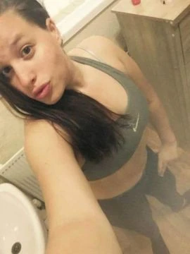 Danielle — 2 / 4