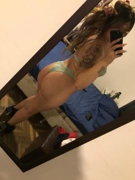 Mia — 3 / 4
