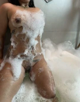 Bruna Garcia — 3 / 5