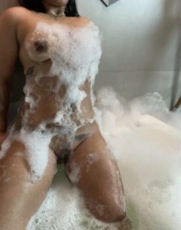 Bruna Garcia — 3 / 5