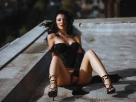 Linda Flavia — 2 / 9