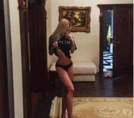 Female Escort — 3 / 5