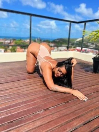 Bella Campos — 7 / 9