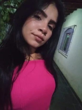 Isabella Fernandes — 2 / 4