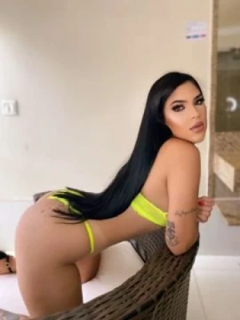 Laís Medeiros — 2 / 5