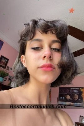 Bella — 3 / 7