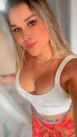 Nanda Almeida — 6 / 8